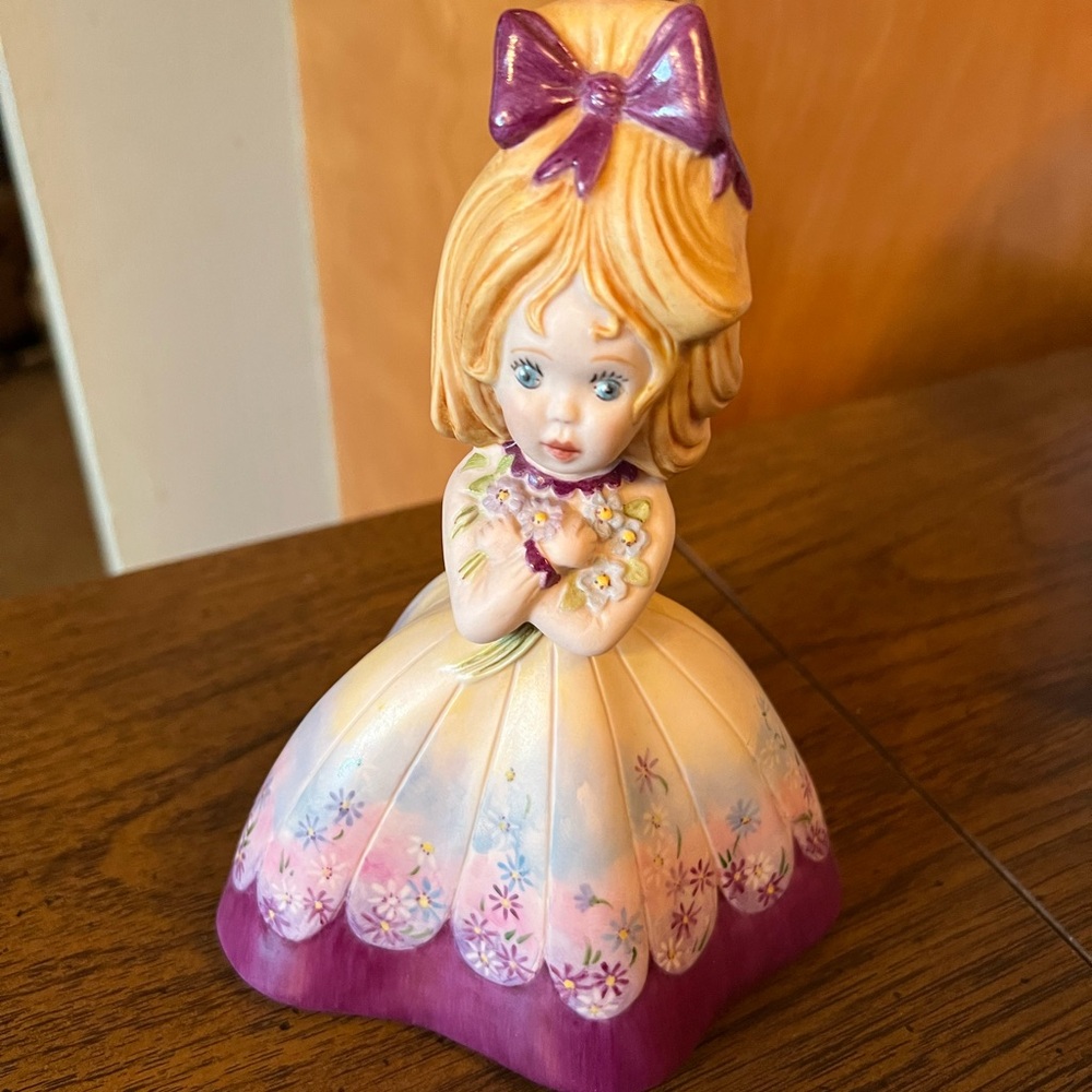 Vintage 1970’s Ceramic Girl Figurine